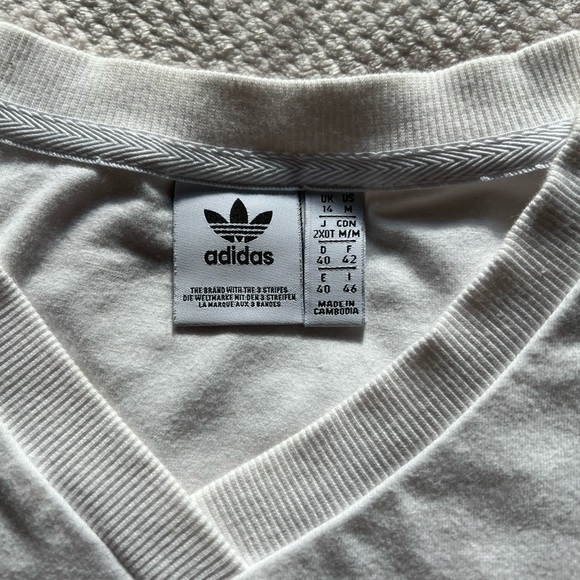 Cropped Adidas T-Shirt - Picture 4 of 4